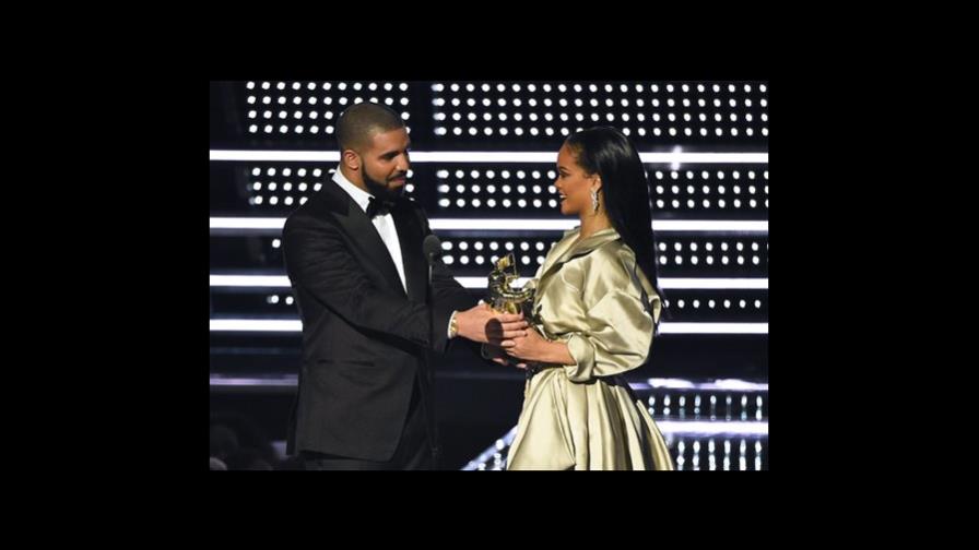 Rihanna agradece a Drake por homenaje en los premios MTV Rihanna agradece a Drake por homenaje en los premios MTV