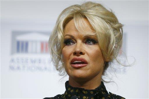 Pamela Anderson dice que “la pornografía es para perdedores”