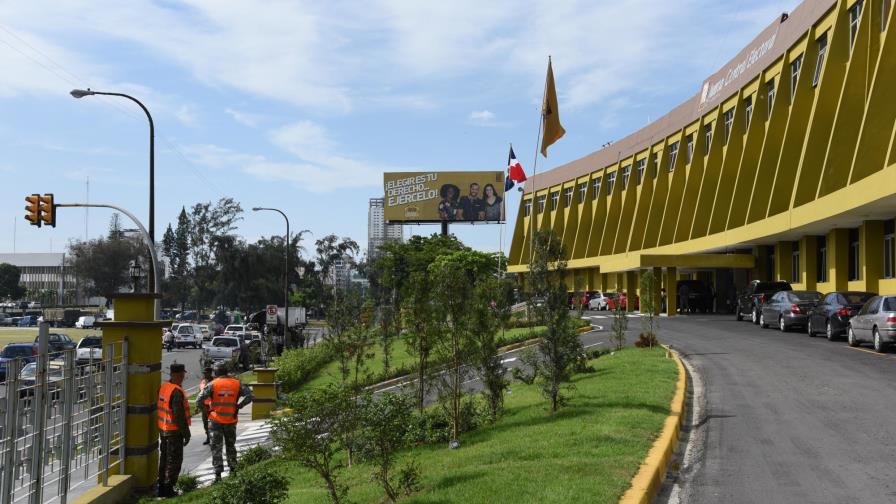 Reactivan trabajos de remodelación en la sede de la Junta Central Electoral Reactivan trabajos de remodelación en la sede de la Junta Central Electoral