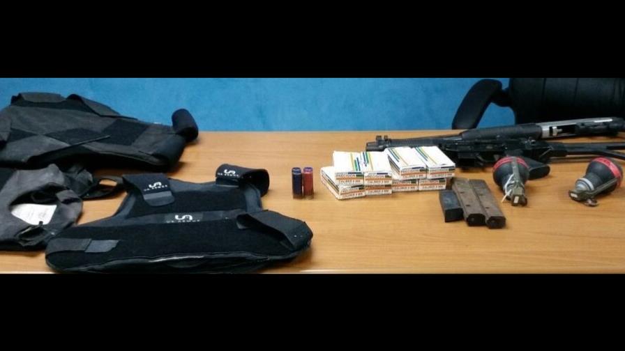 Policía ocupa ametralladora, escopeta y bombas lacrimógenas en casa de reconocido narcotraficante Policía ocupa ametralladora, escopeta y bombas lacrimógenas en casa de reconocido narcotraficante