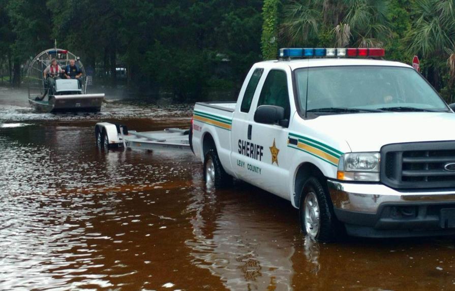 Más de 100,000 personas aún sin energía tras paso del huracán Hermine por Florida 