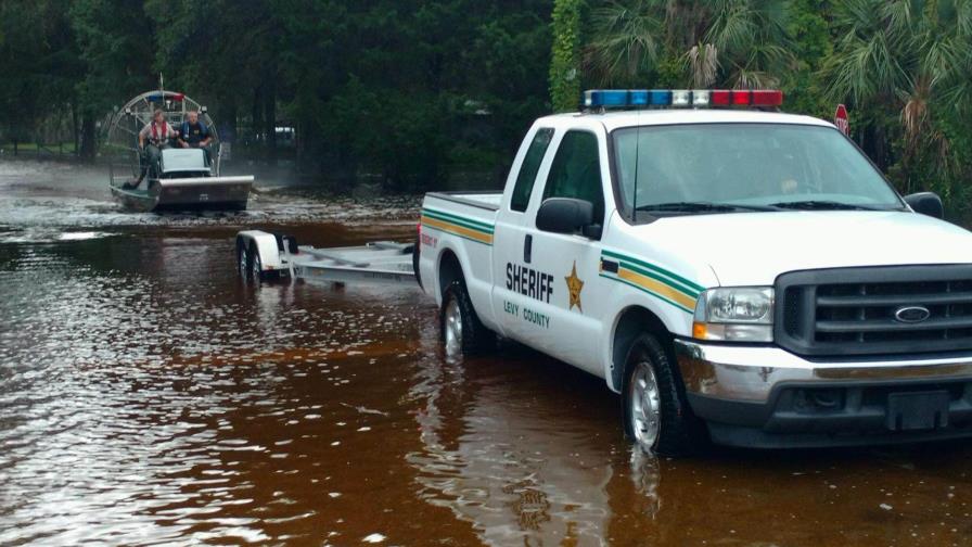 Más de 100,000 personas aún sin energía tras paso del huracán Hermine por Florida 