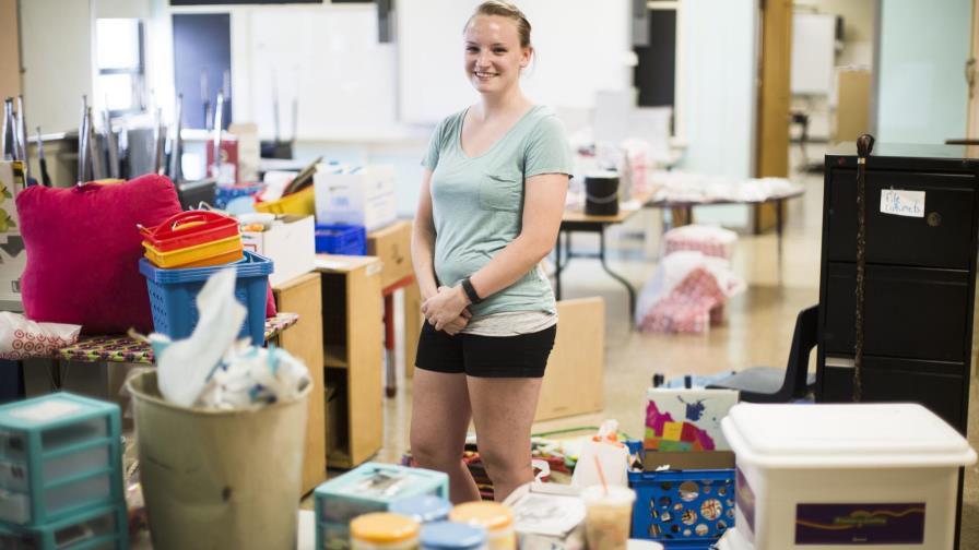 Más maestros en Estados Unidos recaudan fondos en internet para clases 