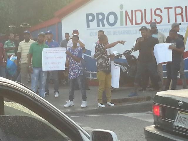 Prestamistas protestan a las afueras de parque industrial de San Pedro