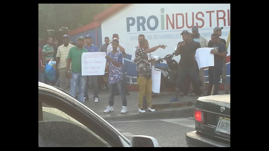 Prestamistas protestan a las afueras de parque industrial de San Pedro