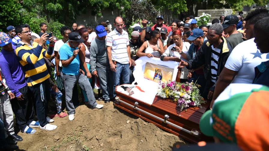 Sepultan adolescente cuyo cuerpo no se puso rígido Sepultan adolescente cuyo cuerpo no se puso rígido