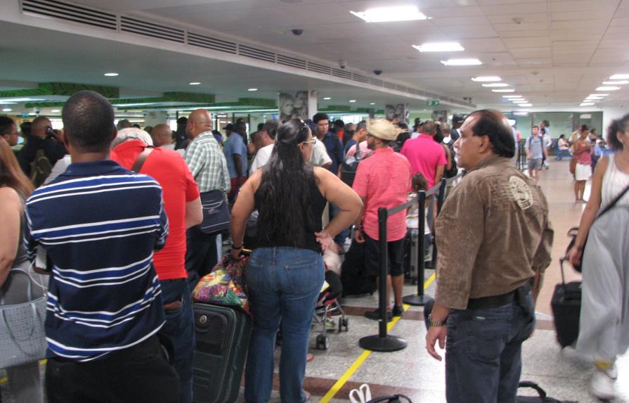 Problemas en el Aeropuerto Las Américas por falta de personal