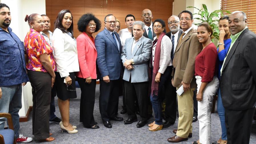 Colegio Médico y el Servicio de Salud acuerdan reunirse mensualmente