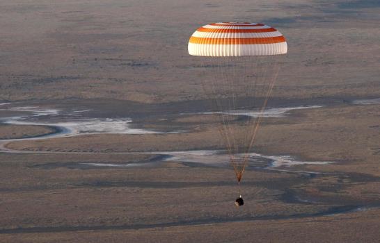 Aterriza con éxito la nave Soyuz TMA-20M, con tres tripulantes a bordo