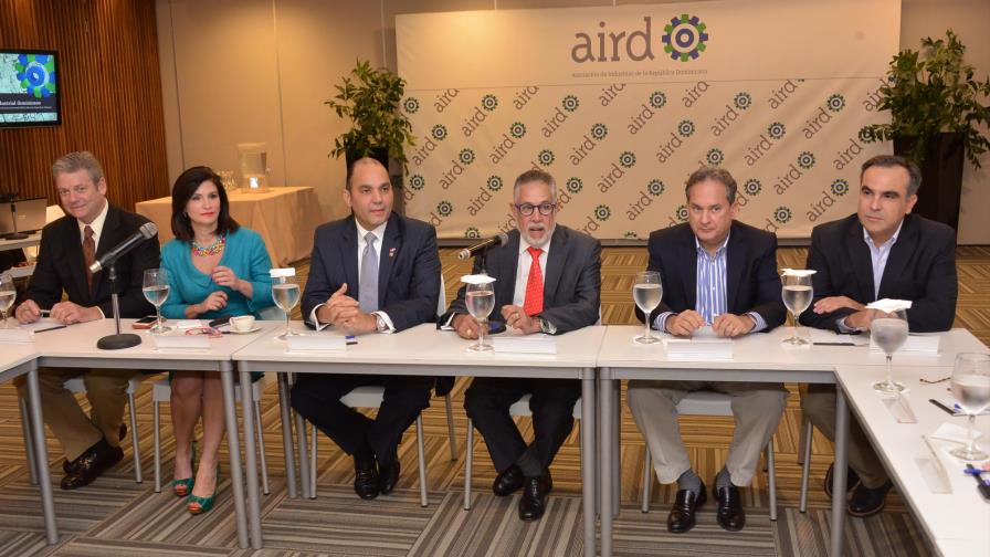 Aduanas y Asociación de Industrias buscan agilizar exportaciones y poner más control frente a contrabandos