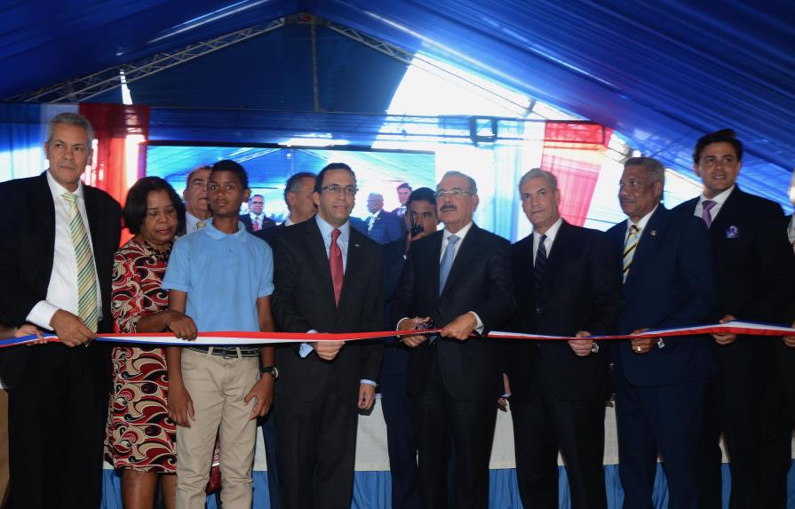 Presidente Medina inaugura dos nuevos centros educativos en San José De Ocoa