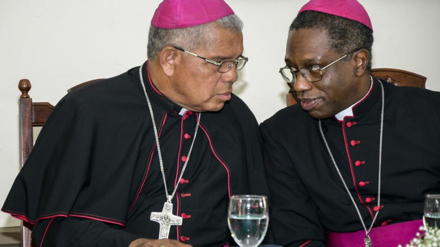 Monseñor Francisco Ozoria será entronizado hoy como arzobispo de Santo Domingo
Los pasos del nuevo arzobispo en la iglesia Monseñor Francisco Ozoria será entronizado hoy como arzobispo de Santo Domingo
Los pasos del nuevo arzobispo en la iglesia