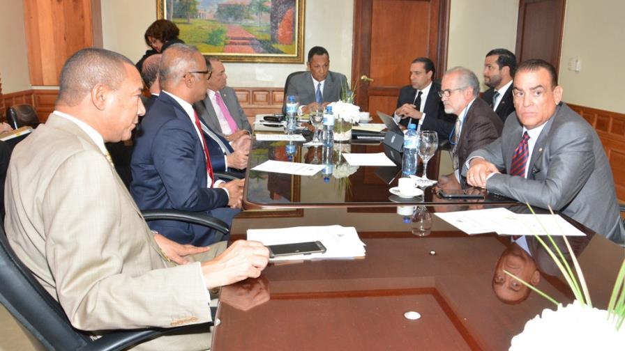 Comisión Especial continúa recibiendo documentación de aspirantes a miembros de la JCE Comisión Especial continúa recibiendo documentación de aspirantes a miembros de la JCE