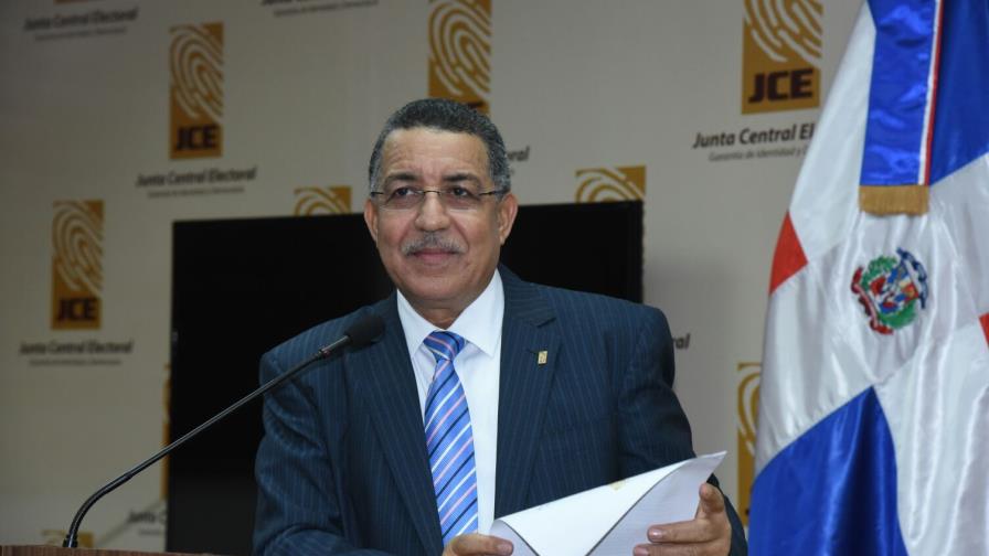 Pleno de la JCE se reunirá el lunes para tratar cancelación de visado de su presidente Pleno de la JCE se reunirá el lunes para tratar cancelación de visado de su presidente