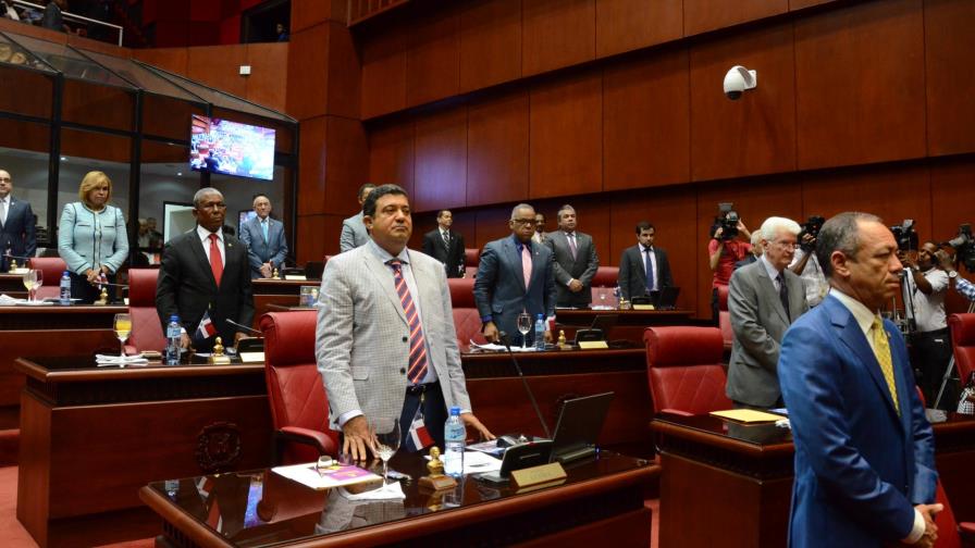 Retiro de las visas a Rosario pone  al Senado ante la encrucijada de reelegirlo o dejarlo fuera del cargo