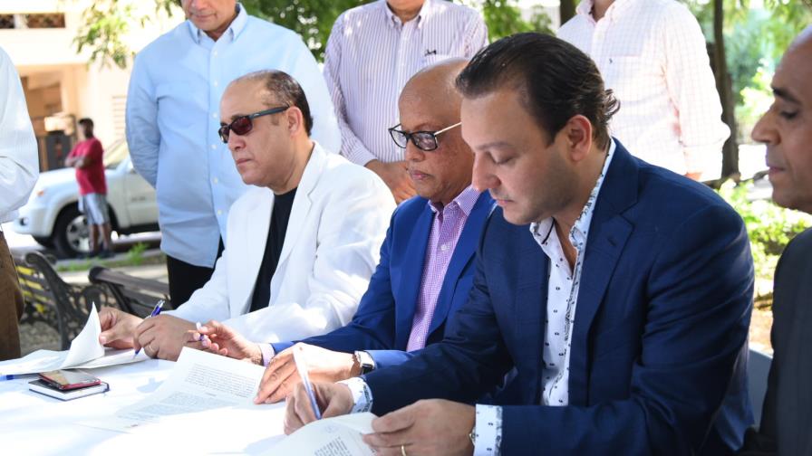 Alcaldía de Santiago impulsa programa “Apadrine un parque”