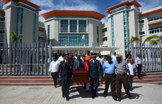 Rinden honores en el Palacio Municipal de SDE a regidor asesinado a balazos