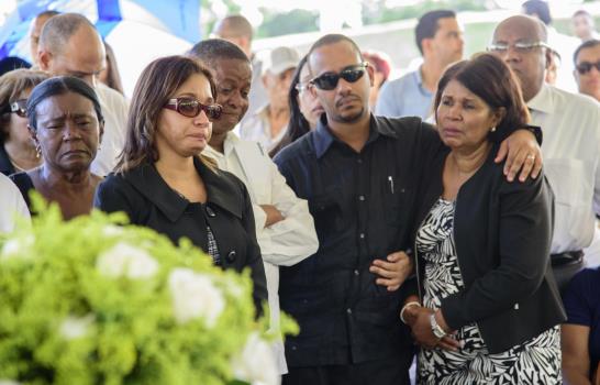 Sepultan regidor asesinado a balazos en Santo Domingo Este 