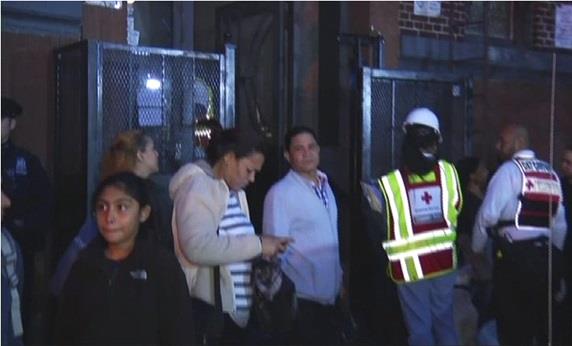 Familias dominicanas desplazadas por incendio en El Bronx 