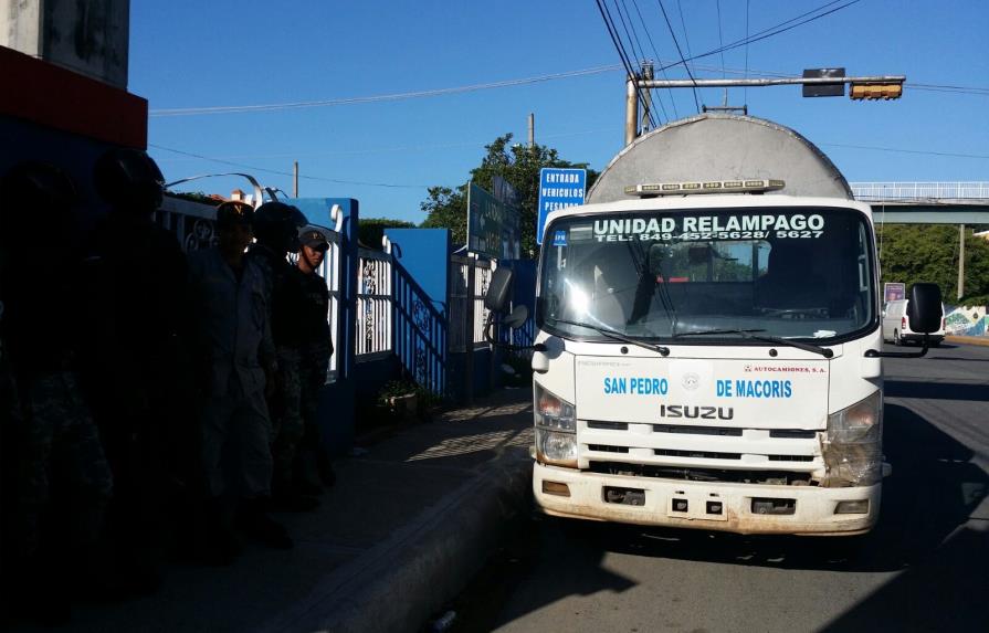 Vigilancia policial en zona franca de San Pedro de Macorís para impedir prestamistas
