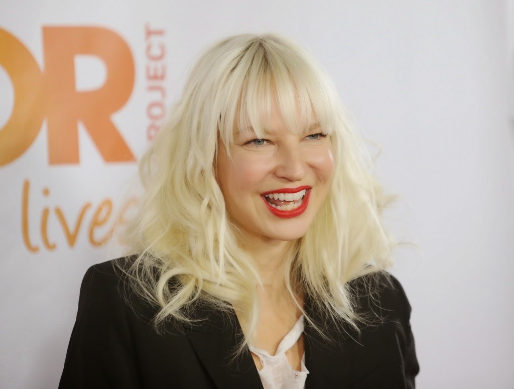 Pocas veces se puede ver a Sia con su rostro al descubierto como en esta foto