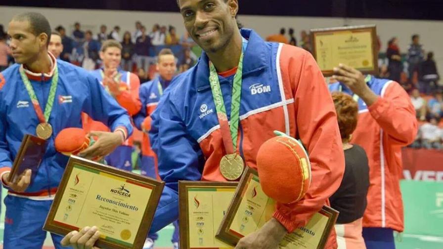 Elvis Contreras lamenta el que se fijen poco en atletas de deportes de conjunto