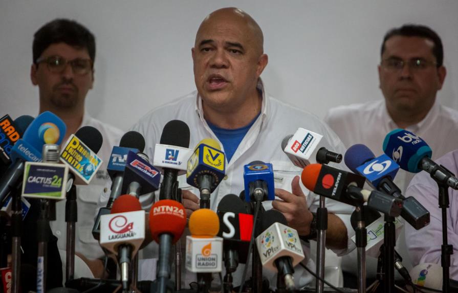 Oposición venezolana confirma “prediálogo” con Gobierno, sin ceder referendo