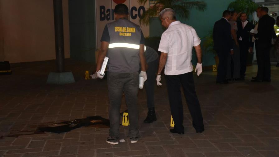 Al menos un muerto en asalto a camión de valores frente a Bella Vista Mall Al menos un muerto en asalto a camión de valores frente a Bella Vista Mall