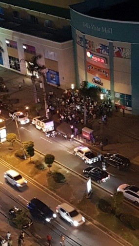 Vista de lejos del lugar del asalto.