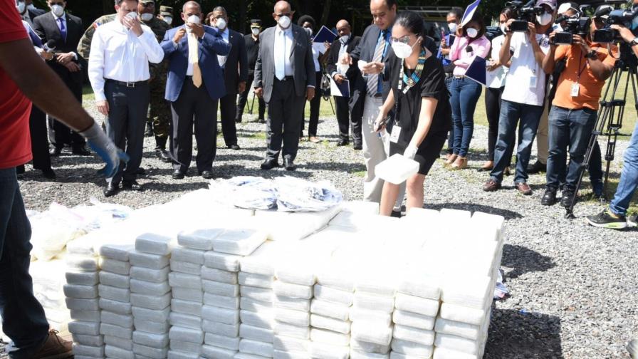 Procurador y presidente de la DNCD encabezan quema de 775 kilos de drogas