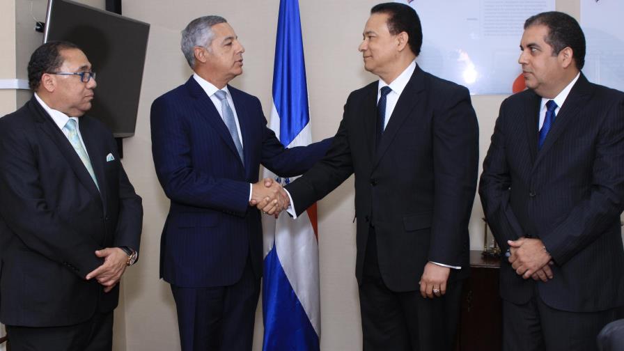 Daniel Omar Caamaño asume como contralor general de la República