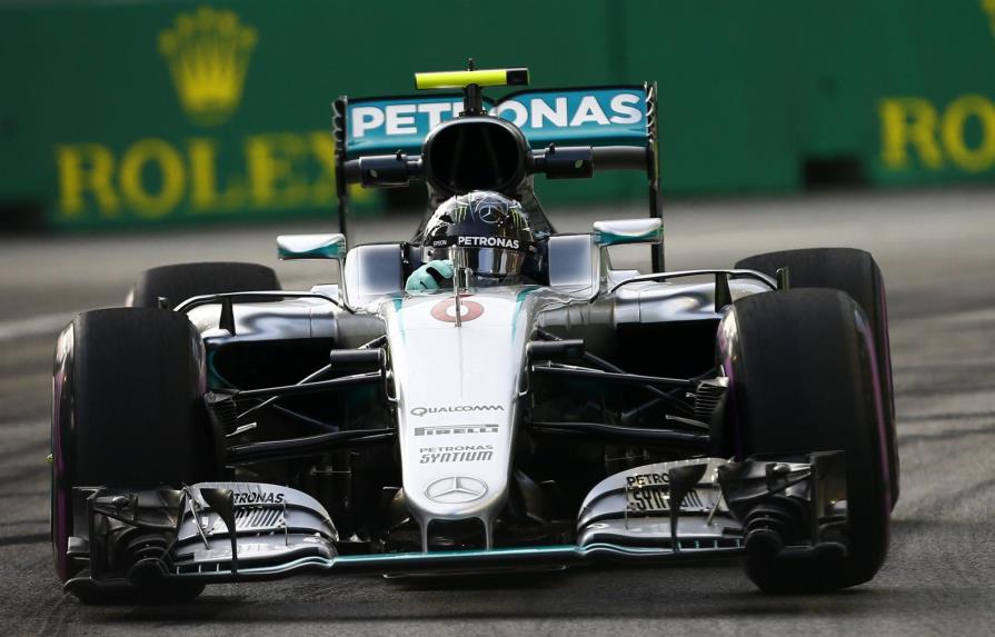 Nico Rosberg dominó los libres de Singapur; Sainz fue octavo y Alonso, noveno