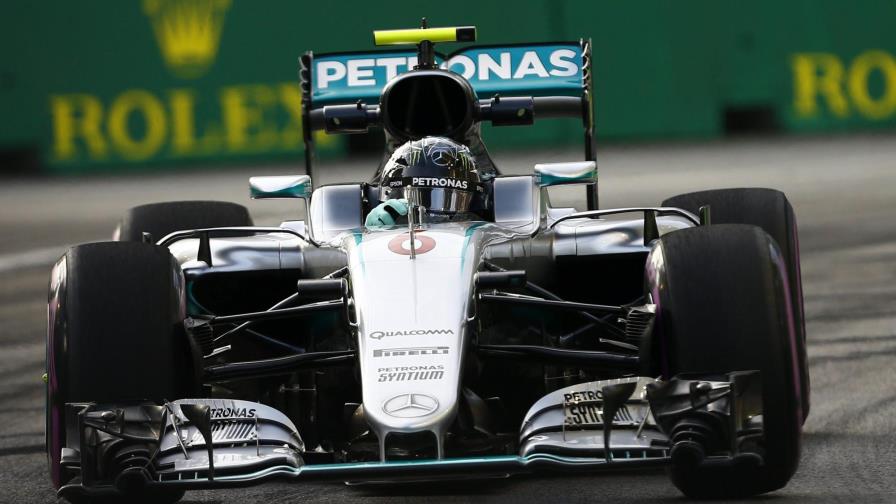 Nico Rosberg dominó los libres de Singapur; Sainz fue octavo y Alonso, noveno