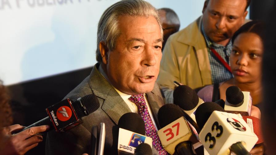 Medida de BC sobre cobros en dólares sorprende empresas