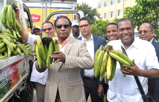 Inespre inicia venta de pollos a 100 pesos tras acuerdo con empresa Inespre inicia venta de pollos a 100 pesos tras acuerdo con empresa