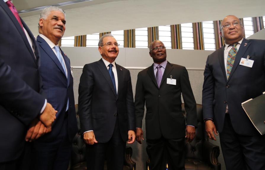 Presidentes dominicano y haitiano pactan reunión de cancilleres y directores de Aduanas