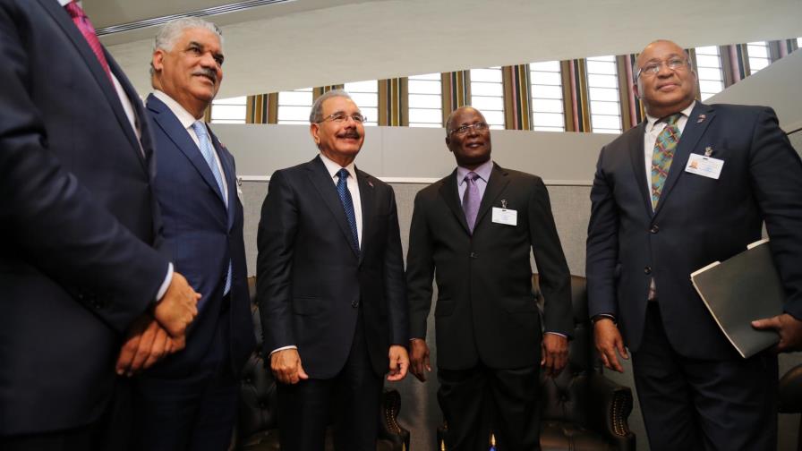 Presidentes dominicano y haitiano pactan reunión de cancilleres y directores de Aduanas