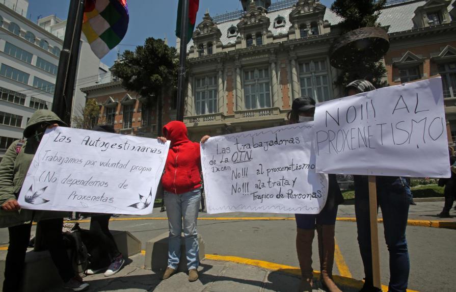 Trabajadoras sexuales bolivianas protestan por controles en clubes nocturnos