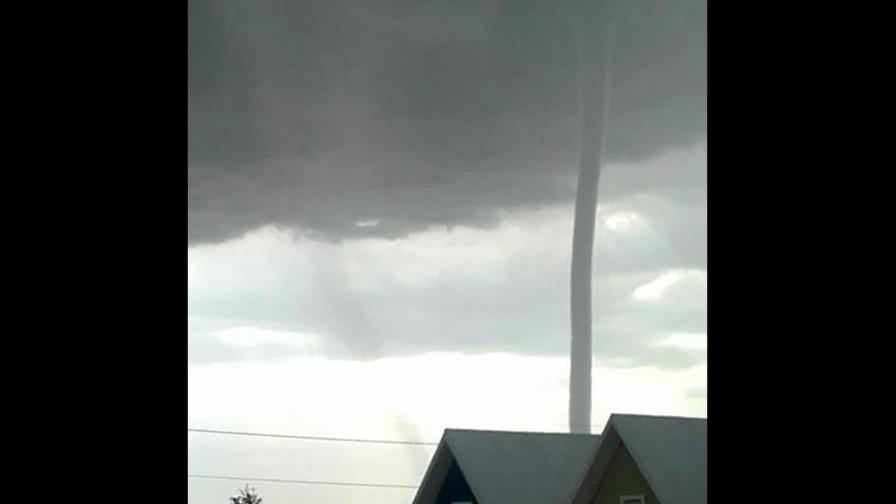 Video: Se forman trombas marinas en el Lago  Enriquillo 