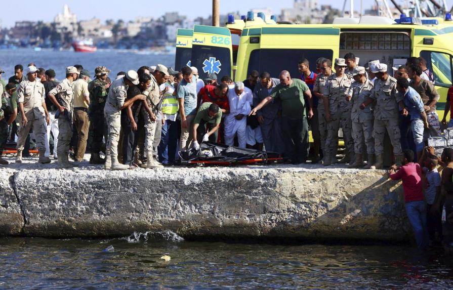 Suben a 112 los muertos en naufragio de barco de emigrantes en costa egipcia