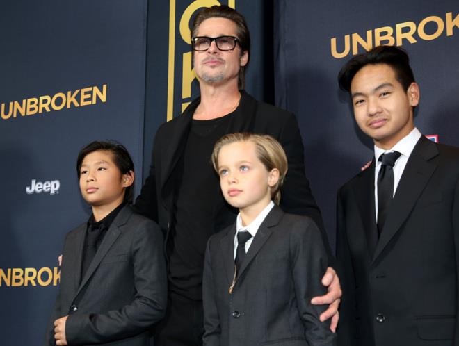 El incidente de avión que pudiera dejar fuera de la custodia de sus hijos a Brad Pitt