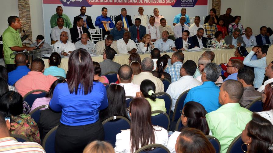 Minerd continúa visitando escuelas como nueva estrategia institucional