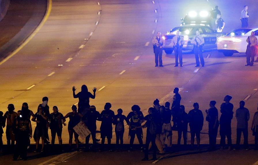 Por cuarta noche realizan protestas por incidente en Charlotte 