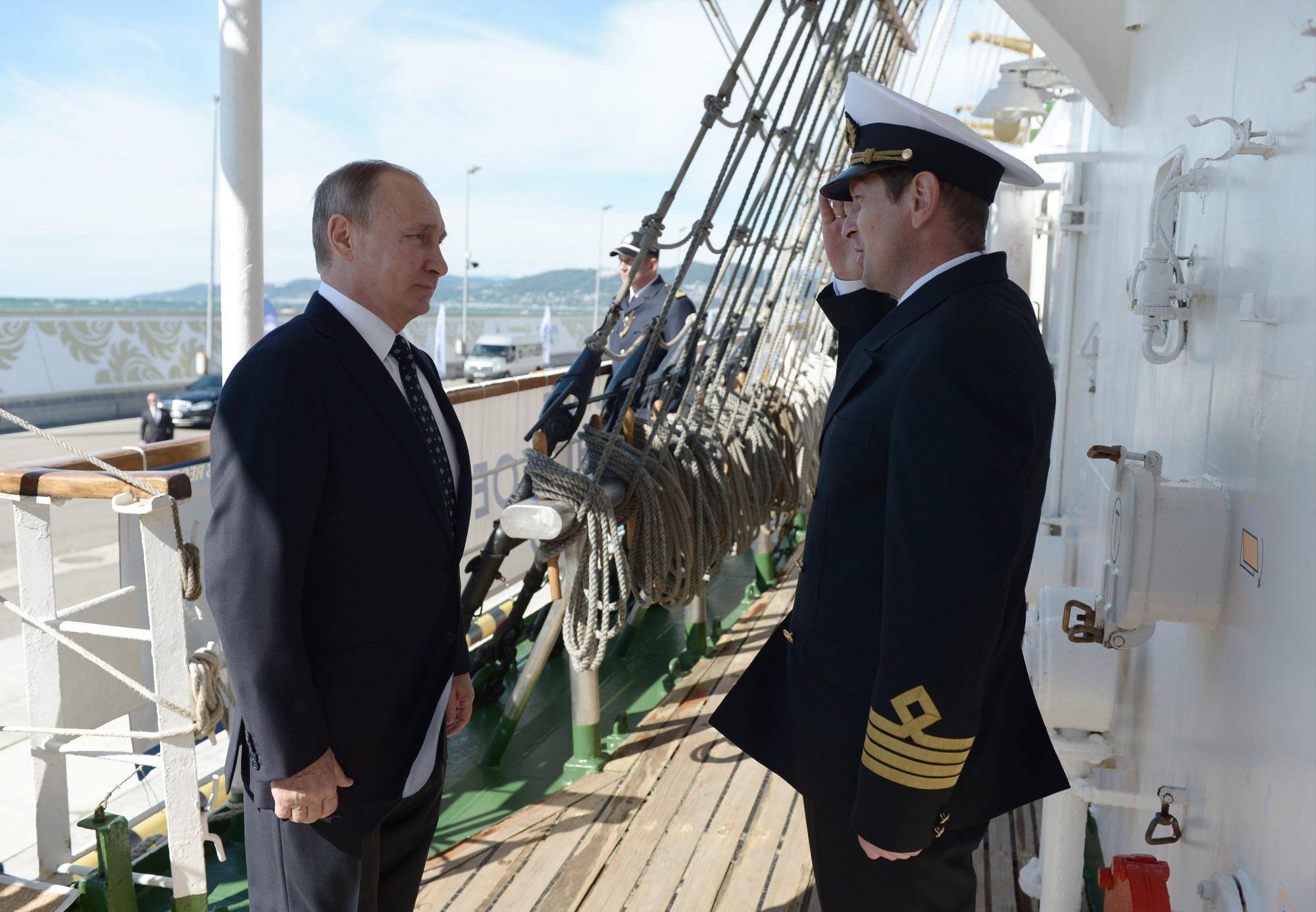 Putin visita buque