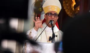 Arzobispo de Santiago pide a los políticos "recogerse" durante las fiestas de Navidad y Año Nuevo