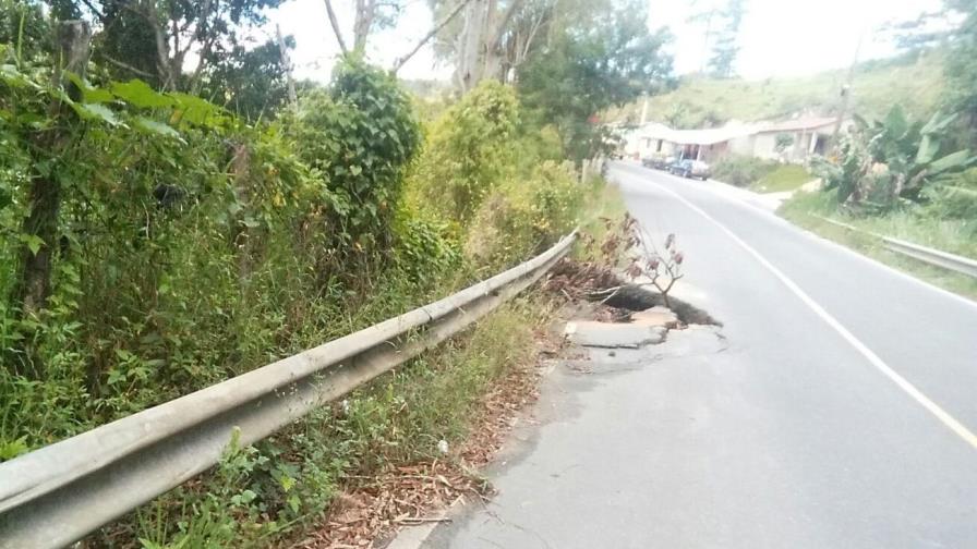 Denuncian deterioro de carretera Casabito-Constanza construida hace seis años