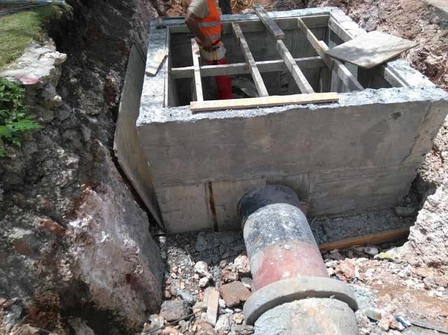 Instalan últimas válvulas para ampliar servicio de agua en Santo Domingo Este