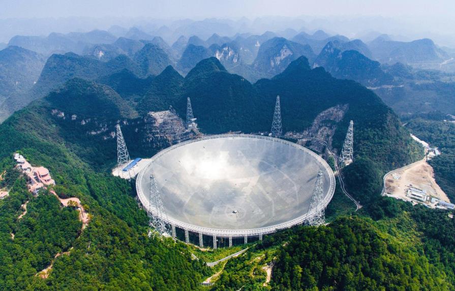 China buscará vida extraterrestre con el radiotelescopio más grande del mundo