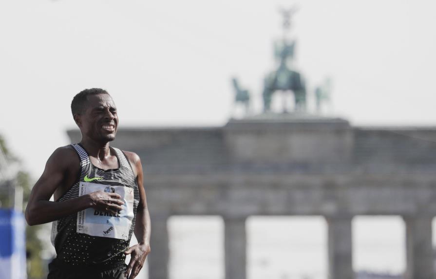 Kenenisa Bekele gana la maratón de Berlín sin batir marca 