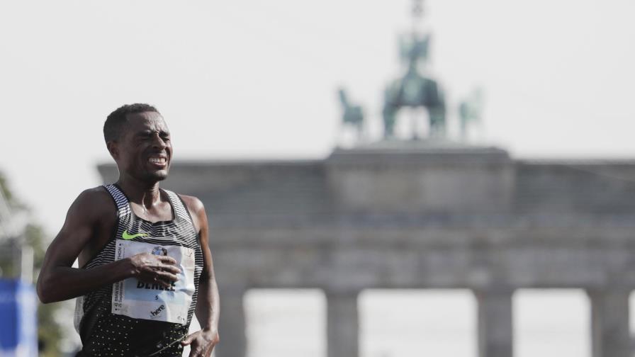 Kenenisa Bekele gana la maratón de Berlín sin batir marca 
